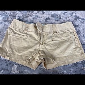American Eagle Khaki Shorts 💕